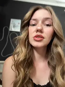 MilaMoone webcam