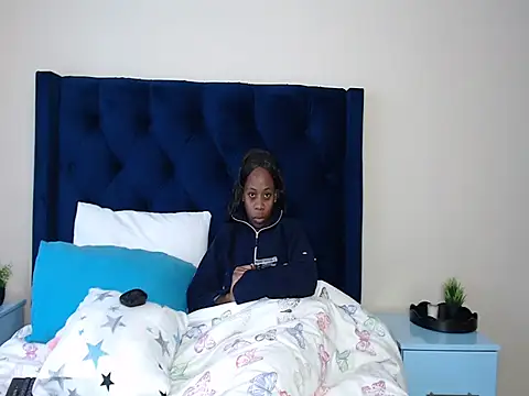 QUEENMANDYY webcam