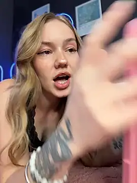 MilaMoone webcam