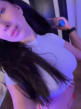 NotsoAmateur live cam on StripChat