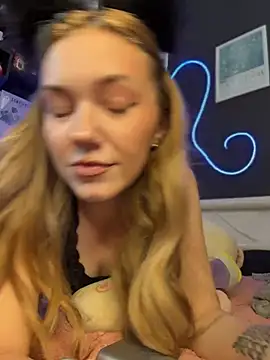 MilaMoone webcam