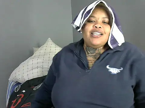 Taraj_thee_thick live cam on StripChat