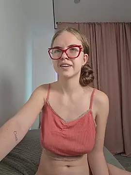 Sarah_HS live cam on StripChat
