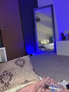 BellaKarma webcam