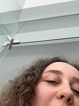 CurlyMaddie webcam