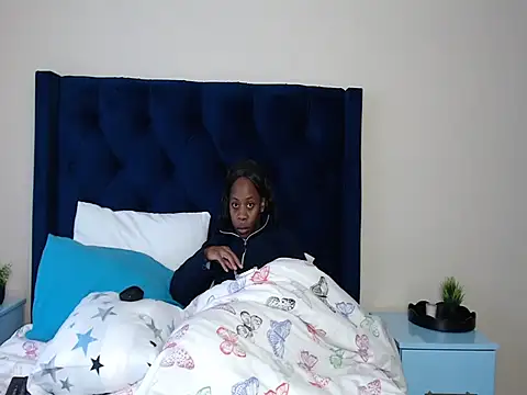 QUEENMANDYY webcam