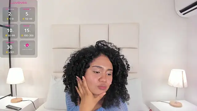 Kiraspell live cam on StripChat