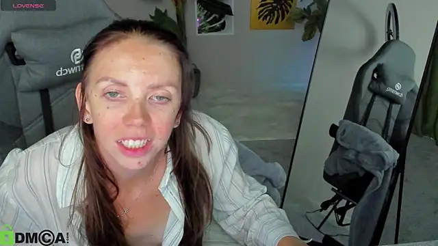 EmilyStevart live cam on StripChat