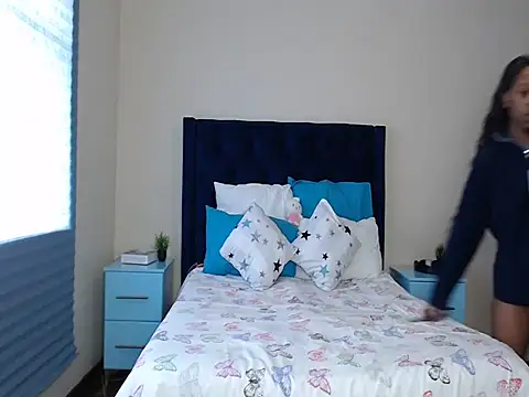 QUEENMANDYY webcam