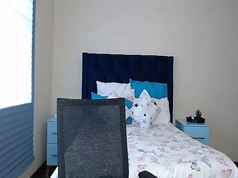 QUEENMANDYY webcam