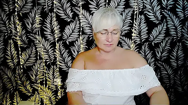 Olivia_playful webcam