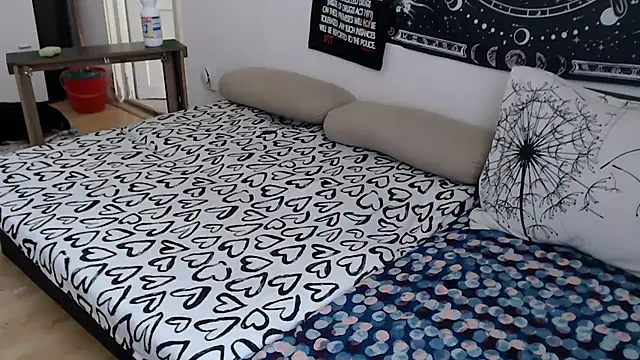 AlienforTwenty webcam