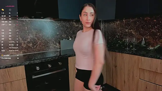 Elyra_Noir webcam
