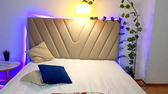RonteCharlize webcam
