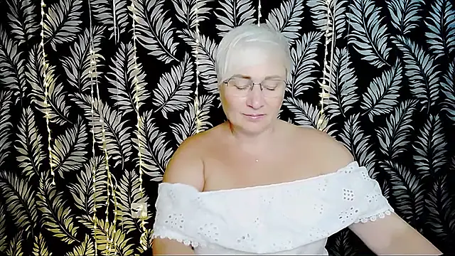 Olivia_playful webcam