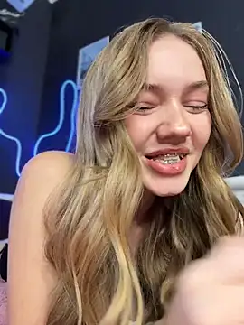 MilaMoone webcam