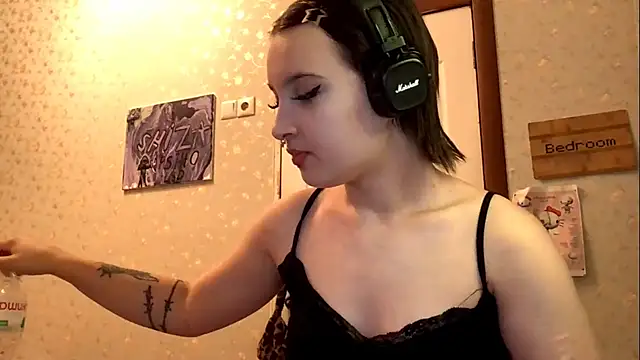 SharikaBabecki webcam