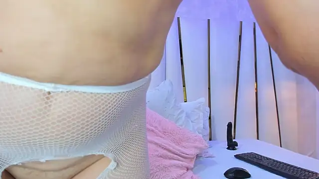 violet_gray_ webcam