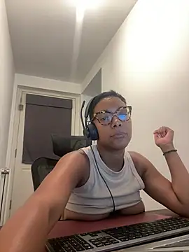 Melia_Rayne webcam
