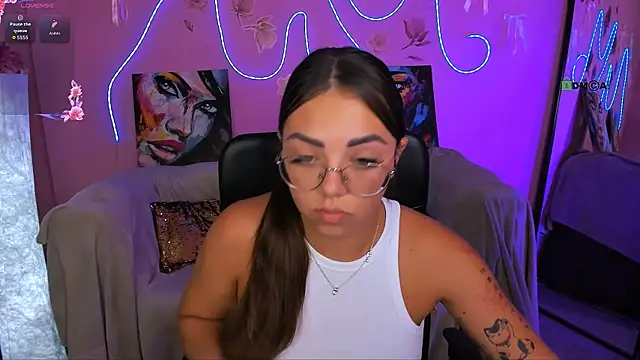 kiki_swan webcam