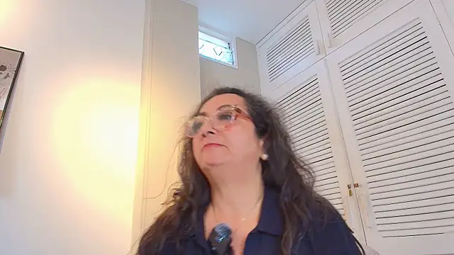AlessandraLeroy webcam