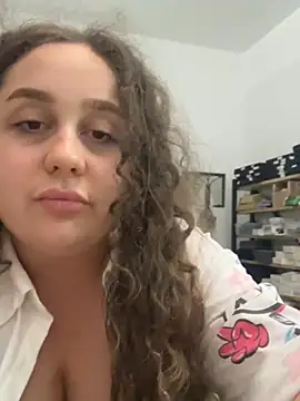 CurlyMaddie webcam