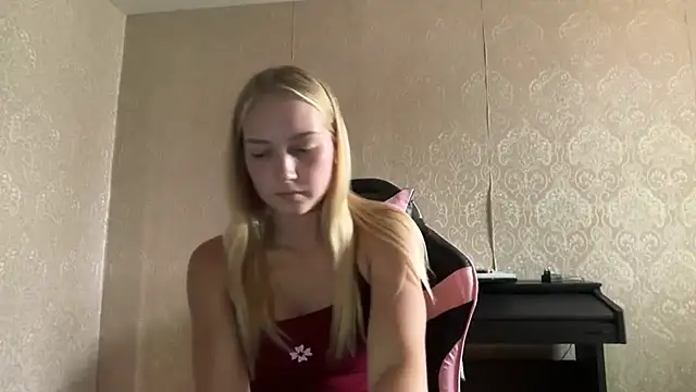 blondegirl2026 webcam