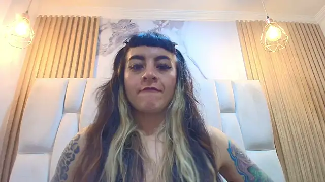 Naughty_Kittenm webcam