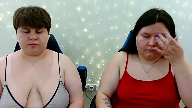 BeckyAndHellen webcam