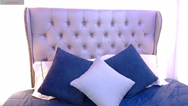 Liiamthompson live cam