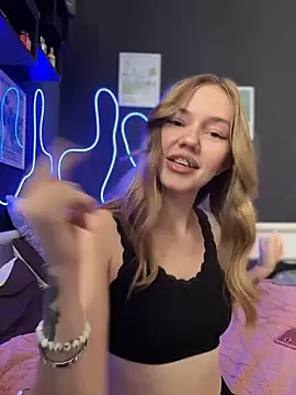 MilaMoone webcam