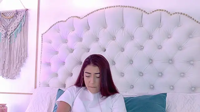 AriaStonne webcam