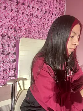 NohaBrooks_Pink webcam