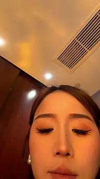momoli60 webcam