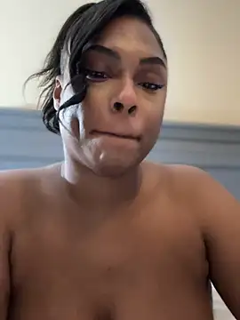 CandyLuxxxx webcam
