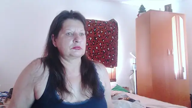 ExtasyMature live cam on StripChat