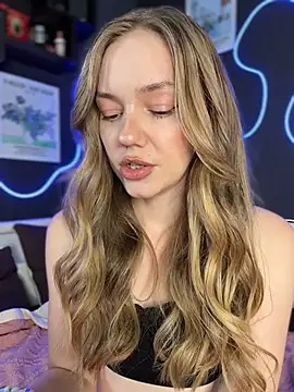 MilaMoone webcam