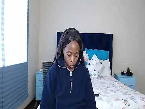 QUEENMANDYY webcam