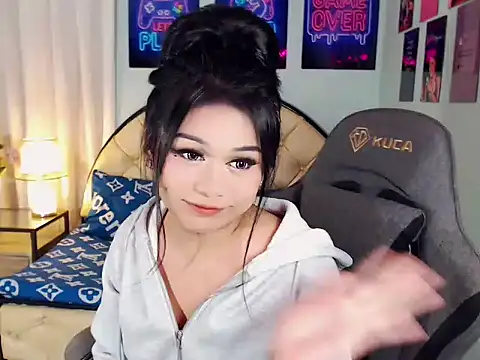 SexxyTsLoverr live cam on StripChat