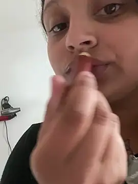 julia_moreira webcam