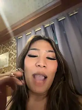 hugecock_tamira webcam