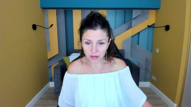 EllaLong webcam