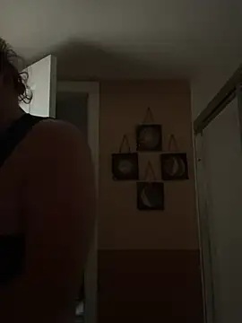 Stephanie1984 live cam on StripChat