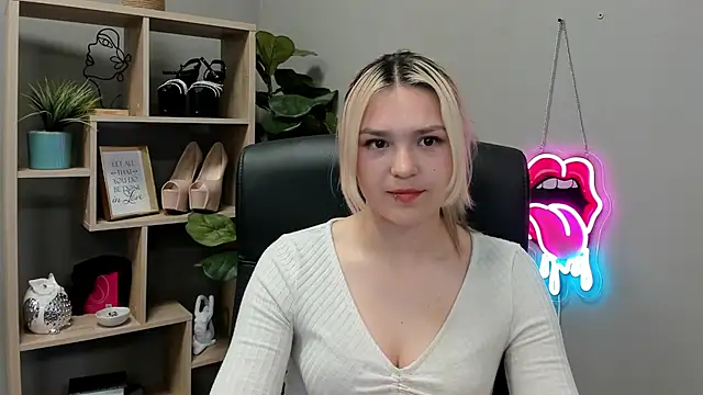 SweetLilyxo live cam on StripChat