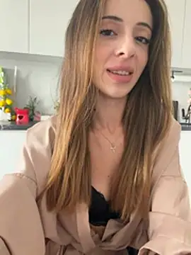 MoonLinaa live cam on StripChat