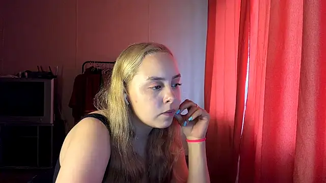 ZoraDearmon webcam
