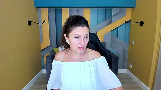 EllaLong webcam