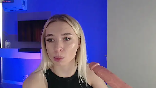 Emily_Hartt webcam