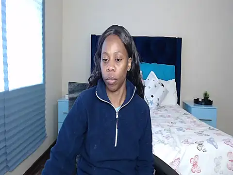 QUEENMANDYY webcam