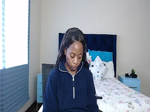QUEENMANDYY webcam